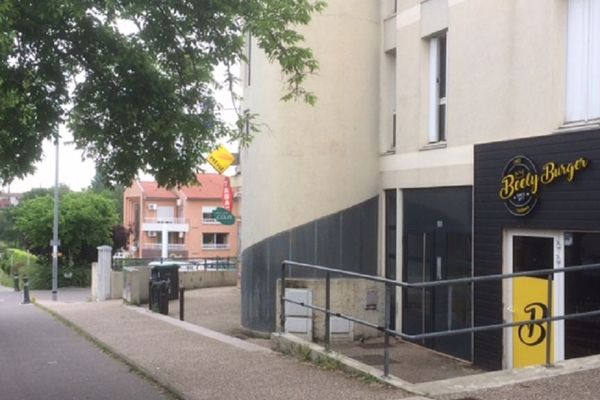 La sandwicherie "Le Beely Burger" devant laquelle la fusillade a éclaté à Colomiers.