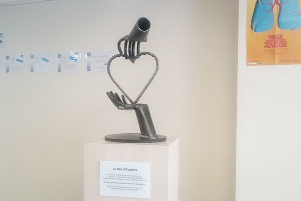 La stèle rendant hommage aux donneurs a été inaugurée au centre hospitalier de Montluçon jeudi 20 octobre.