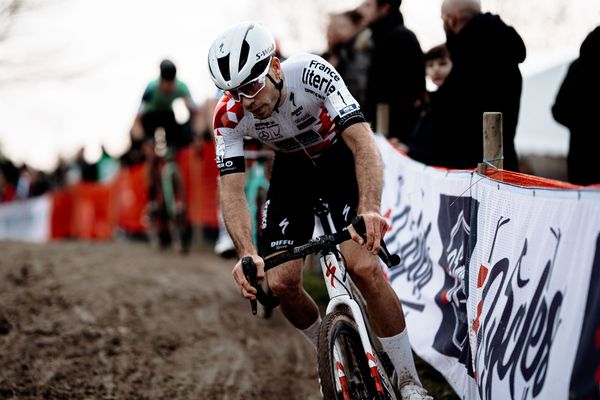 La Ferté-Bernard accueille ce week-end la dernière manche de la Coupe de France de Cyclo-Cross 2024. Dimanche 15 décembre : place aux finales !