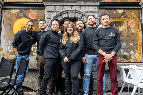 Meng-Sear Taing (3e en partant de la gauche) représentera Lille lors du championnat de France du donut, le 14 mars 2024.