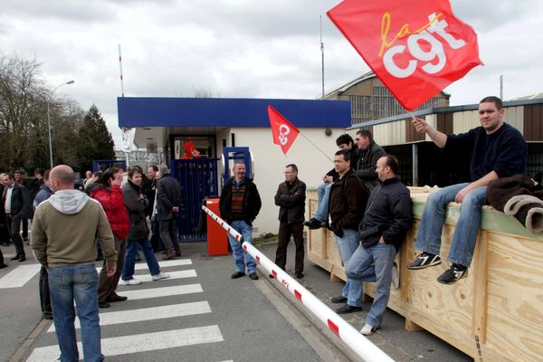 Les salariés de Goss International en grève à Nantes en 2009 lors de la reprise de leur entreprise par la société chinoise Shanghai Electric