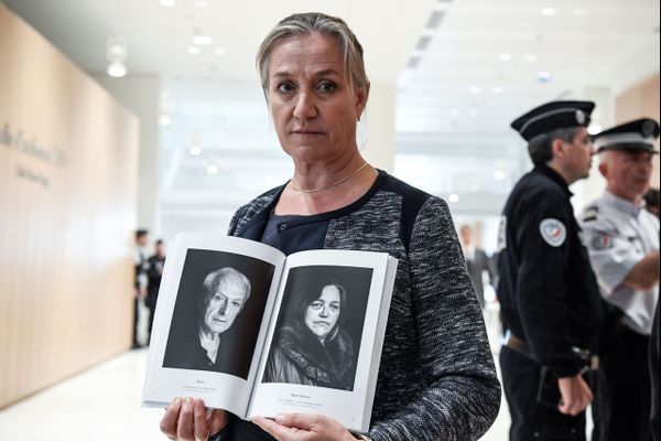 "Comme les victimes, je suis à ce jour inconsolable" a conclu la pneumologue brestoise Irène Frachon après quatre heure d'exposé devant une salle d'audience comble.