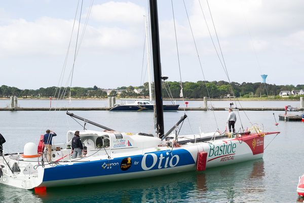 Le nouveau bateau de Kito de Pavant a été mis à l'eau ce mardi dans la base de sous-marins de Lorient - 2 mai 2017