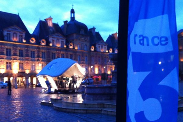 Le plateau mobile de France 3 Champagne-Ardenne installé place ducale le jeudi 6 février  