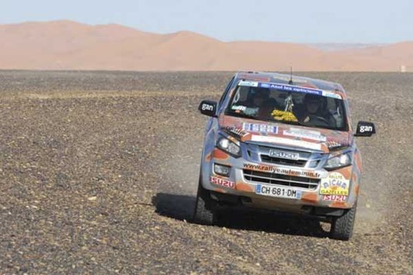 Le 4x4 de Pilar et Pascal sur la piste marocaine