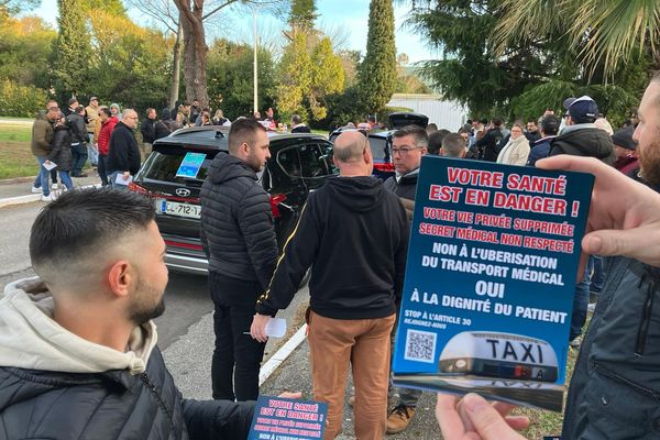 Les chauffeurs de taxis sont appelés à se mobiliser à l'appel de 4 fédérations.