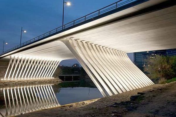 Montpellier - le nouveau pont de la République sur le Lez - mars 2014.