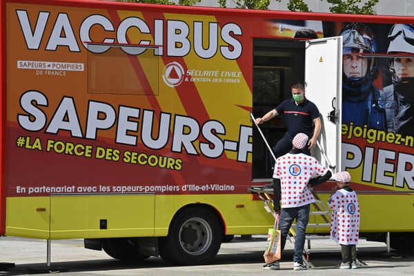 #Vaccitour : A Oyonnax, les pompiers en action pour une opération vaccination anti-Covid sur le Tour de France 2021. (archives)