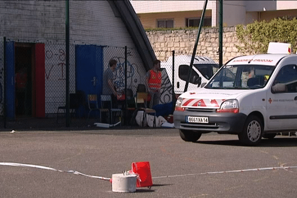 Pendant près d'une semaine, une trentaine de personnes ont été prises en charge par la Croix-rouge dans ce gymnase de Caen