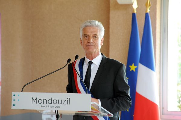 Robert Médina est vice-président de la Métropole en charge de l'eau et de l'assainissement, il est également maire de Mondouzil.