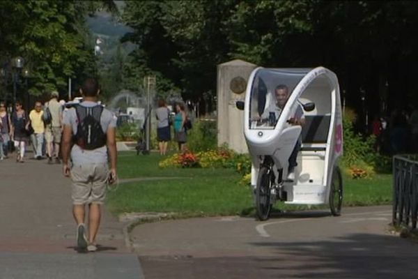 Le service Vélobulle est rattaché à l'offre de transports de l'agglomération chambérienne.