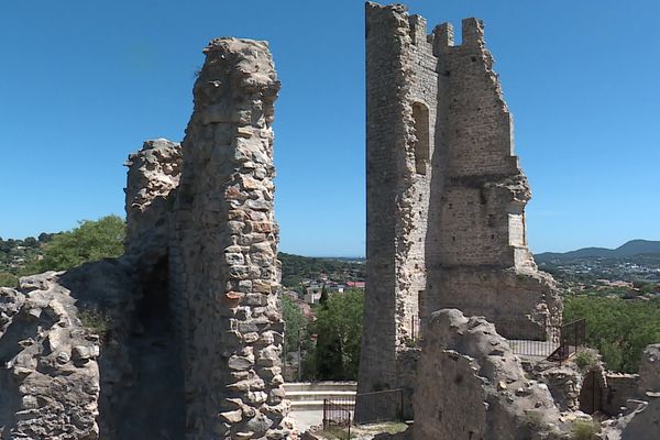 L'ancien château féodal d'Ollioules offre une vue imprenable sur les Gorges et sur la mer.