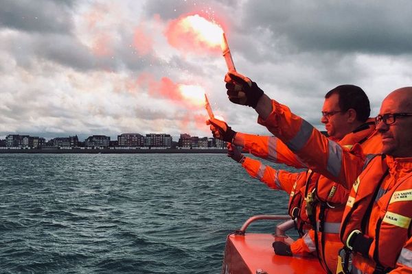 Les sauveteurs du Tréport ont rendu hommage aux trois marins des Sables d'Olonne décédés vendredi 7 juin au cours d'un sauvetage.