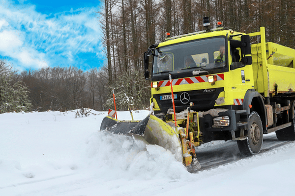 En Corrèze, les saleuses sont équipées de capteurs pour réduire le déversement de sel de 25 % sur les routes.