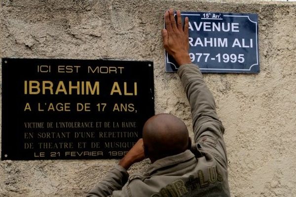 Certains proches d'Ibrahim plaident pour une vraie reconnaissance, un bâtiment public ou une rue à son nom. 