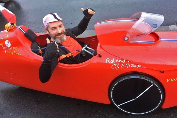 8 décembre 2018 : Thierry Masse à  bord de son "vélomobile" en route pour un défi au profit du Téléthon 2018 entre Rouen et Dieppe