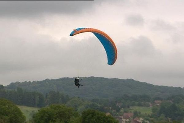 Parapente au Mont Poupet pour ces jeunes en rupture avec la société 