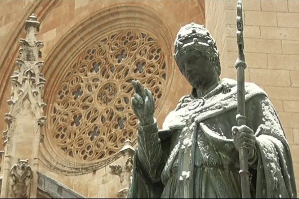 La cathédrale de Mende sous la neige