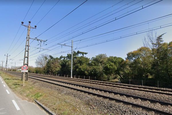 L'accident s'est produit à Carbonne sur la route qui longe la voie ferrée