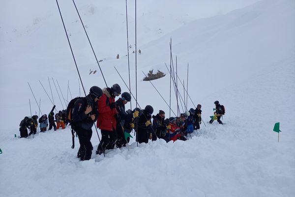 Deux skieurs anglais qui évoluaient en hors-piste ont été emportés par une coulée de neige à La Plagne le 9 avril 2022.