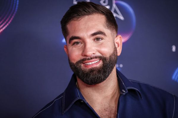 Kendji Girac en novembre 2023. Selon une source proche de l'enquête, le tir a eu lieu dans la caravane à un moment où le chanteur était seul avec sa femme. Des éléments qui vont devoir être confirmés par les auditions.