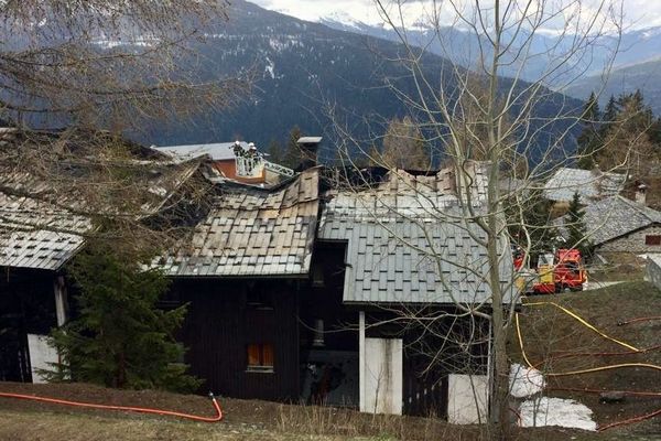 Un immeuble de 55 logements a été ravagé par les flammes. 