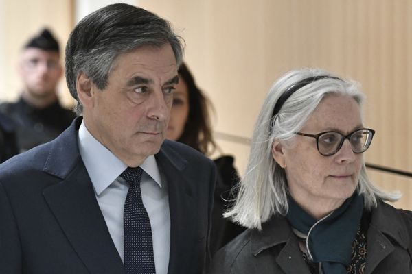 François Fillon et son épouse Penelope arrivent au palais de justice de Paris, le 27 février 2020