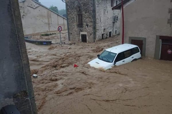 D'importantes coulées de boues ont eu lieu à Poissons (Haute-Marne), dans la nuit du 29 au 30 juin 2024.