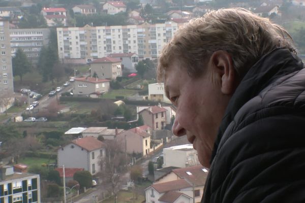 Habitante du 17ᵉ étage de cette tour depuis 50 ans, Janine Bancel va devoir faire ses valises.