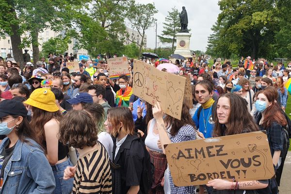 La première Pride rémoise depuis 2007 a eu lieu le 14 juin 2021. Elle avait réuni 500 personnes.