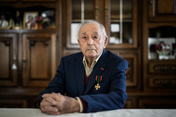 Vincent Malerba, âgé de 98 ans, a vécu les répressions à la suite d'une manifestation interdite à Grenoble le 11 novembre 1943.