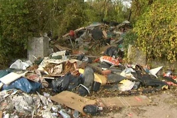 Une décharge sauvage à Laigneville dans l'Oise