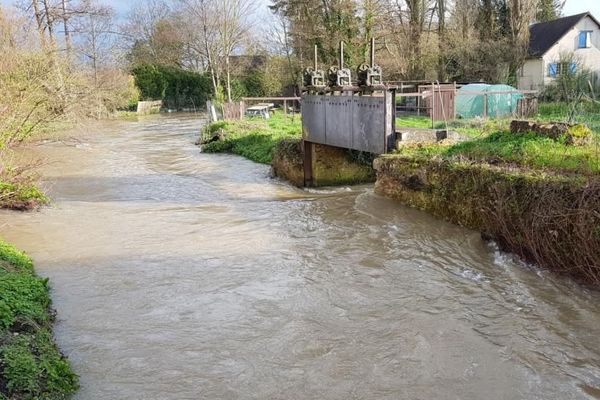 Le pic de la crue est attendu samedi matin à Mézidon Vallée d'Auge.