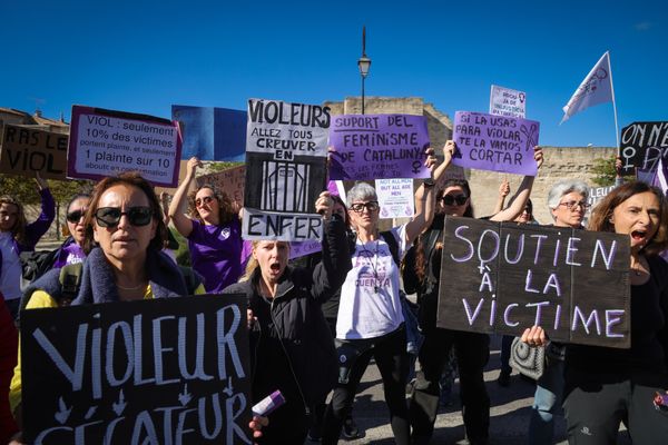 Des rassemblements ont eu lieu ce samedi 19 octobre dans toute la France devant les tribunaux en soutien à Gisèle Pelicot comme ici à Avignon.