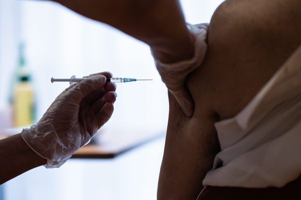 Le gouvernement a annoncé l'ouverture de 6 centres de vaccination par département.