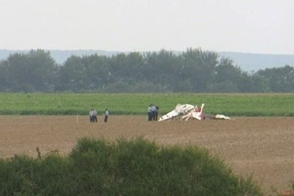 Le 17 septembre 2014, un ULM était tombé à pic en bout de piste de l'aérodrome de Roupy (02), tuant ses 2 occupants...