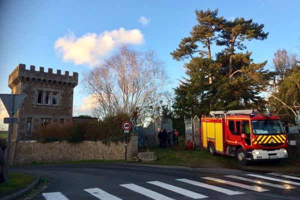 Le site du manoir de la Tour de Cesson est inacessible aux véhicules à la suite d'un incendie