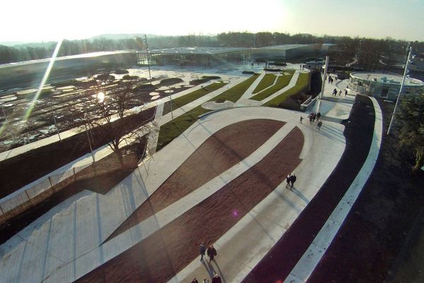 Photographie aérienne du Louvre-Lens.