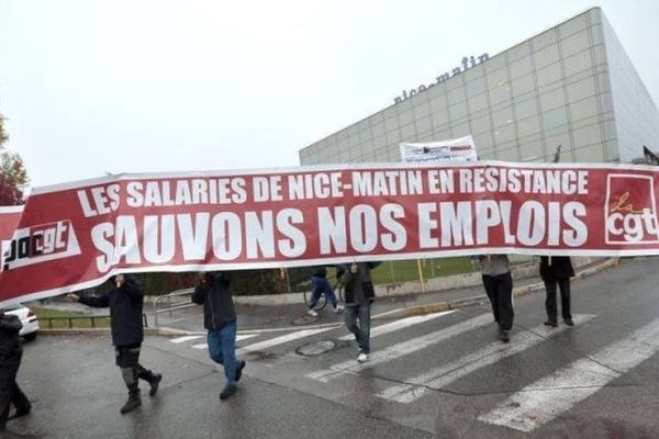 Archives - Manifestation des salariés de Nice-Matin en décembre 2013 devant le siège du groupe