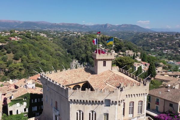 Le château de Grimaldi situé à Cagnes-sur-Mer sert de vigie depuis 2004.