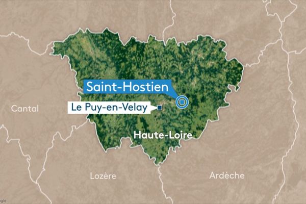 Lundi 16 décembre matin, la RN 88 est coupée dans les deux sens à la sortie de Saint-Hostien direction le Pertuis, en Haute-Loire.