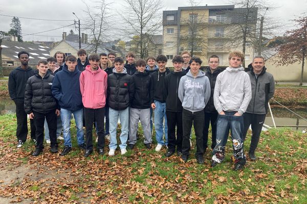 Les élèves de Terminale du Lycée Saint-Ivy de Pontivy.