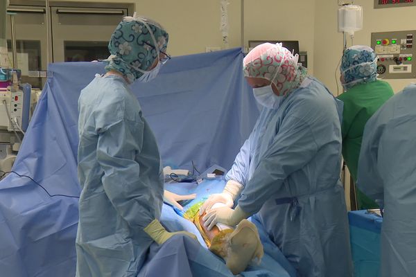 Opération du genou à l'hôpital de Vitré