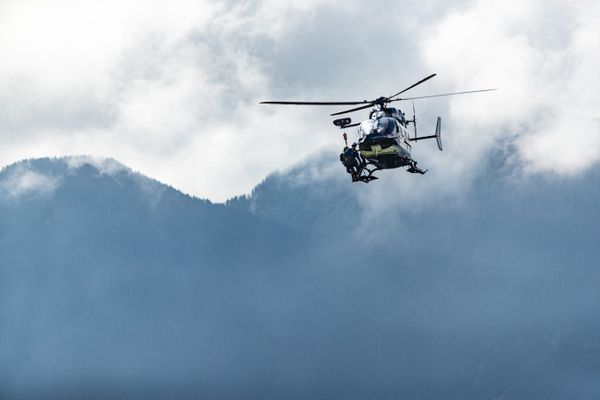 Hélicoptère de secours en montagne