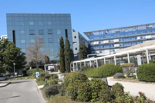 Le service cardiologie du CHU de Valence est situé au 2e étage du bâtiment.