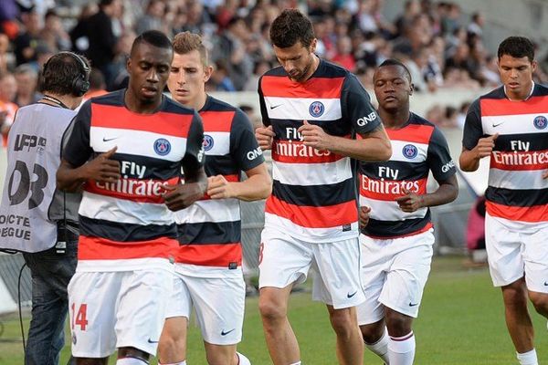 Les joueurs du PSG à l'échauffement avant leur match face à Bordeaux, en ouverture de la 5e journée de Ligue 1.