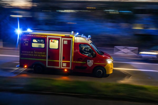 Après plusieurs tonneaux, six personnes ont été blessés, dans la commune de Muneville-le-Blingard, près de Coutances dans la Manche, ce dimanche 28 avril. L'une d'elles a été éjectée de la voiture, dans un fossé.