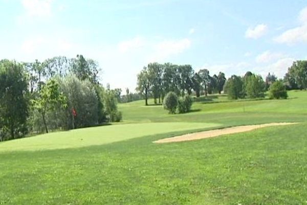 Le "Pitch and Putt" est un parcours resserré de 594m.