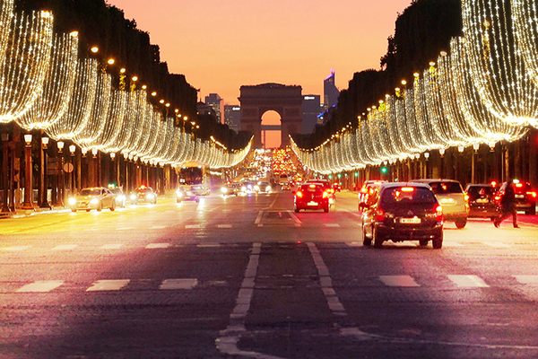 Blachère Illuminations et Comité des Champs-Elysées