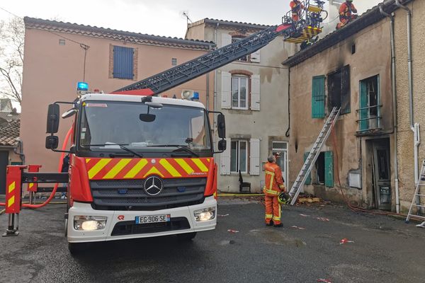 Un incendie s'est déclaré en fin de nuit, mardi 29 mars 2022, dans une habitation de Castres.